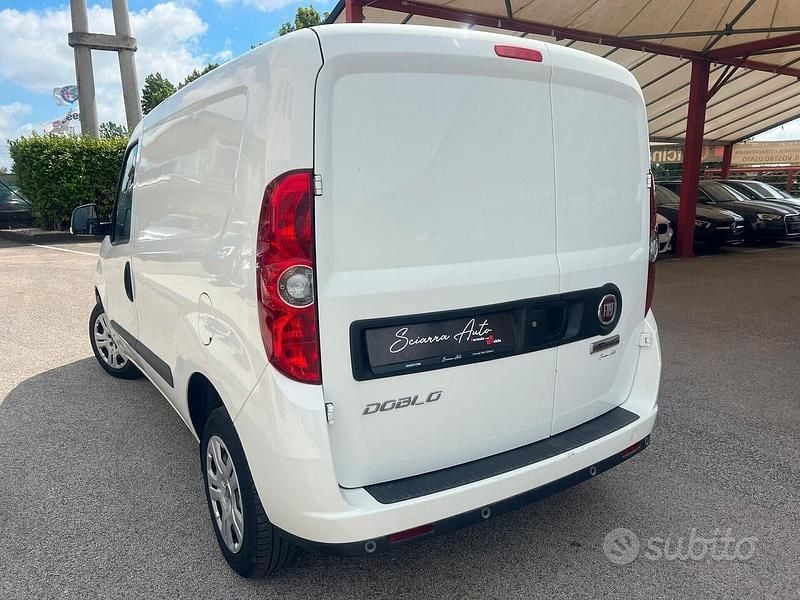 Usata Fiat Doblò Lounge 95 CV (69 kW) 2019 Bianco Monovolume