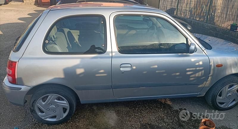 Usata Nissan Micra 81 CV (59 kW) 2002 Grigio Utilitaria