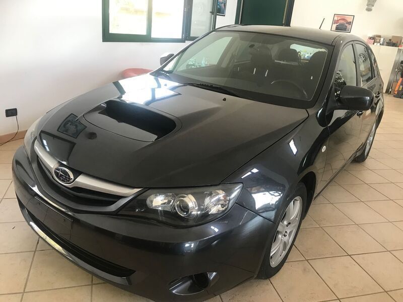 Nero Usata 2011 Subaru Impreza Comfort Tre volumi | 8600 € (Buon prezzo) - Immagine 1/4