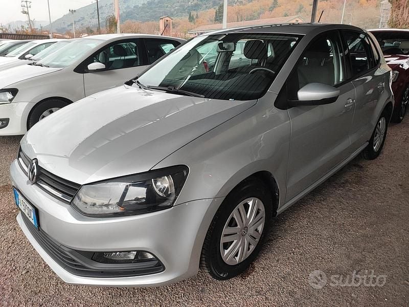 Grigio Usata 2015 VW Polo Trendline Tre volumi | 8400 € (Buon prezzo) - Immagine 1/4