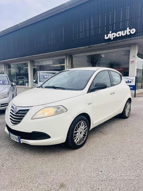 Usata Lancia Ypsilon Gold 69 CV (50 kW) 2014 Bianco Utilitaria