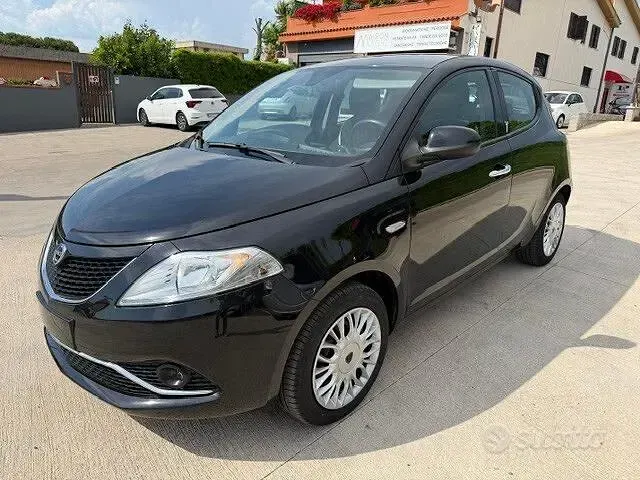 Usata Lancia Ypsilon Gold 69 CV (50 kW) 2016 Nero Utilitaria