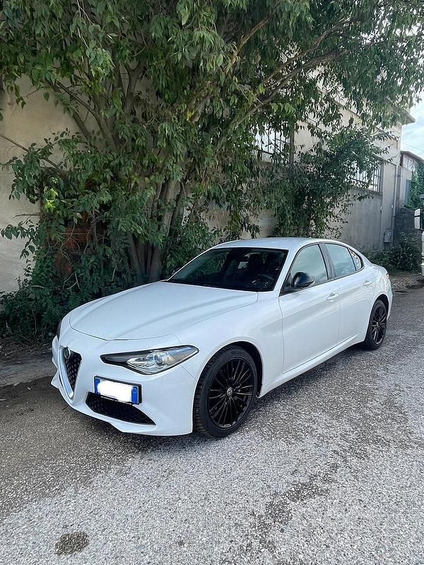 Usata Alfa Romeo Giulia Business 160 CV (117 kW) 2019 Bianco Berlina