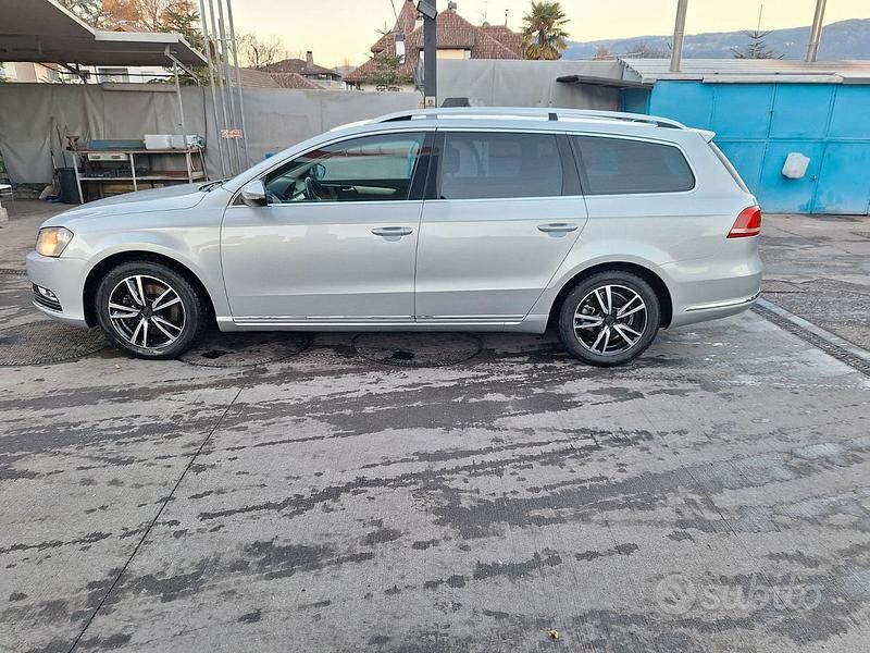 Usata VW Passat 140 CV (102 kW) 2012 Grigio Station wagon
