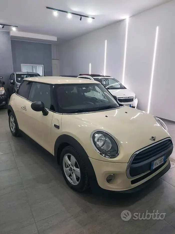 Begagnad Mini ONE 75 HK (55 kW) 2017 Halvkombi