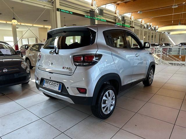 Usata Mahindra KUV100 87 CV (63 kW) 2023 Argento SUV