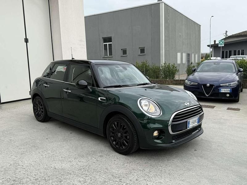 Usado Mini Cooper Seven 136 HP (100 kW) 2017 Verde Citadino