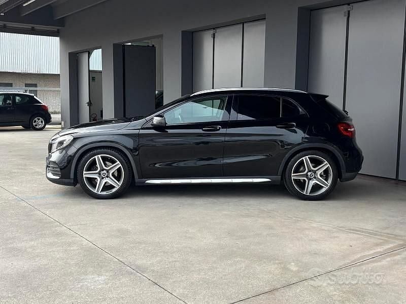 Usata Mercedes GLA220 Premium 176 CV (129 kW) 2018 Nero SUV