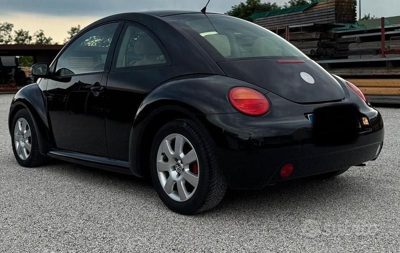 Usata VW New Beetle 90 CV (66 kW) 2004 Nero Utilitaria