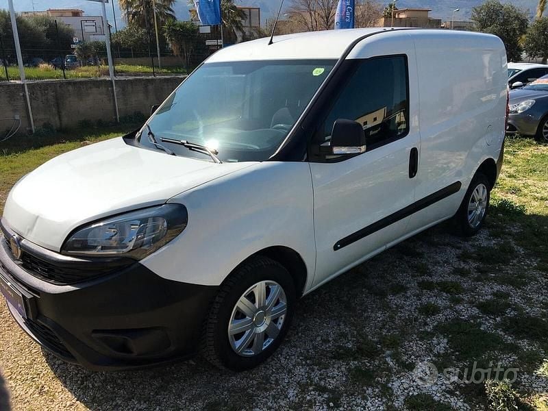 Bianco Usata 2020 Fiat Doblò S Monovolume | 8000 € (Super prezzo) - Immagine 1/4