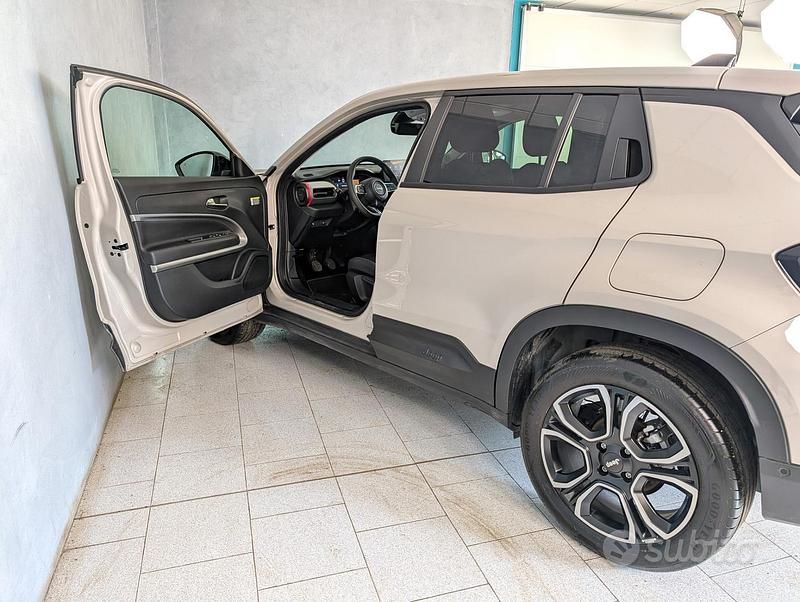 Usata Jeep Avenger Summit 101 CV (74 kW) 2025 Grigio SUV