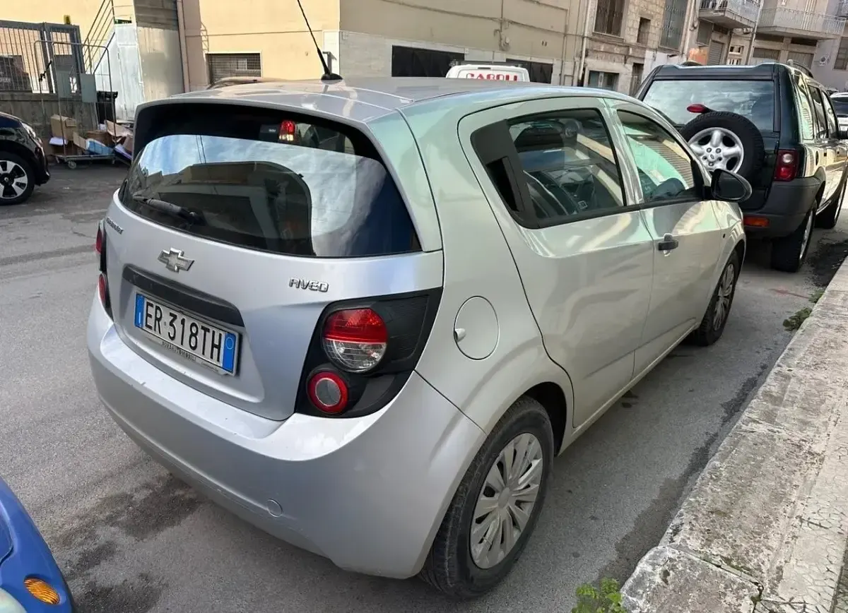 Usata Chevrolet Aveo 84 CV (61 kW) 2013 Argento Berlina