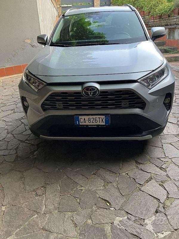 Grigio Usata 2020 Toyota RAV4 Hybrid Active SUV | 26.500 € (Buon prezzo) - Immagine 1/4