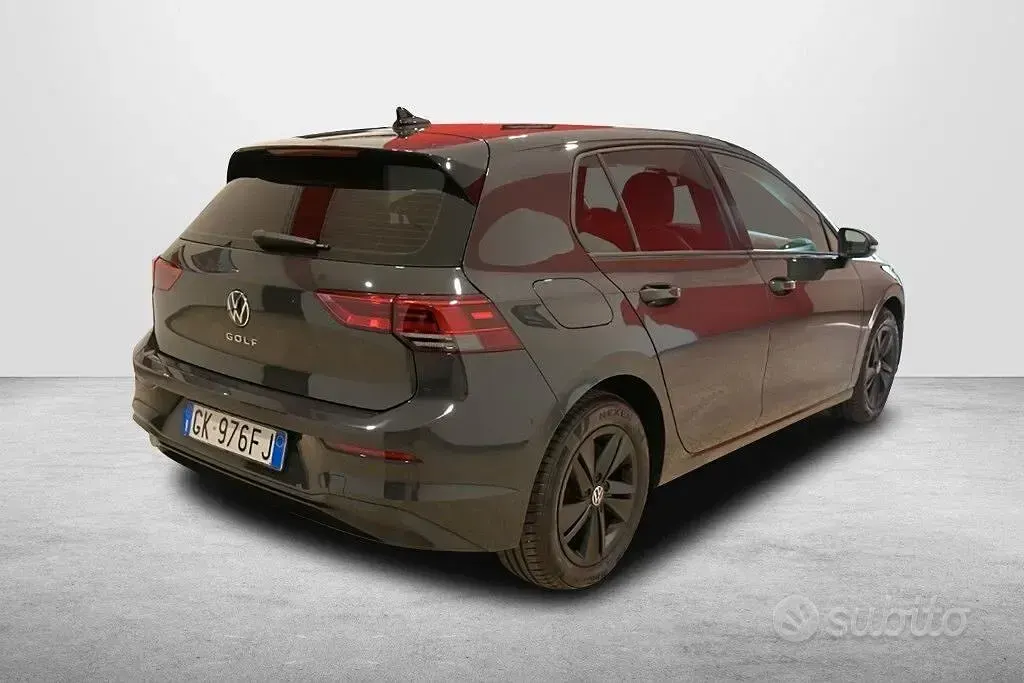 Usata VW Golf VIII Life 116 CV (85 kW) 2022 Grigio Berlina