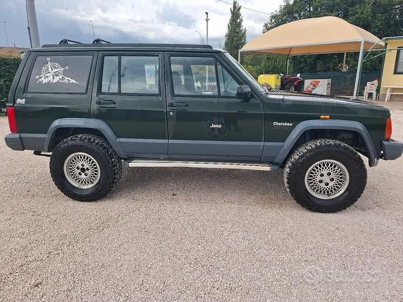 Verde Usata 1995 Jeep Cherokee SUV | 7800 € - Immagine 1/4