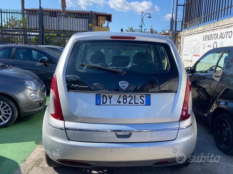 Usata Lancia Musa 77 CV (56 kW) 2009 Grigio Monovolume