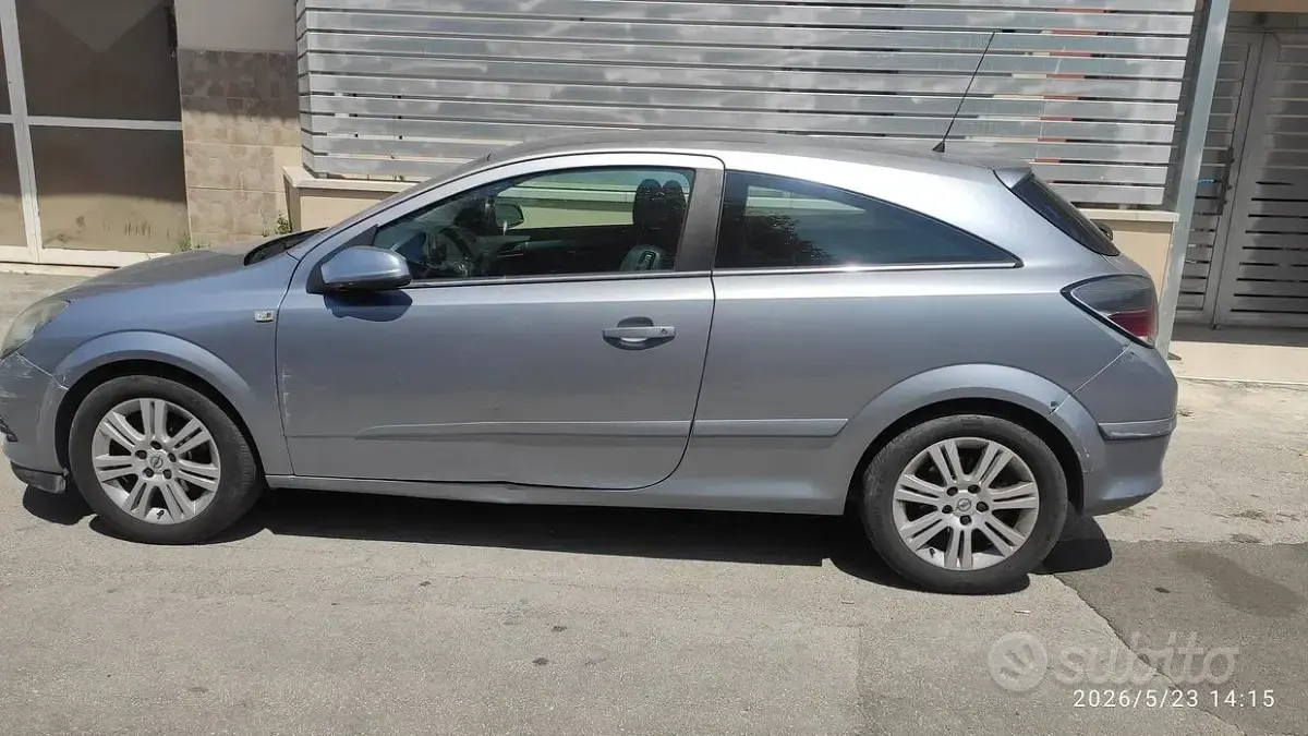 Occasion Opel Astra GTC Cosmo 101 ch (74 kW) 2007 Gris Berline