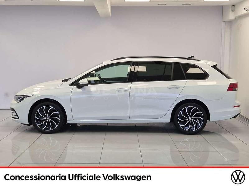 Usata VW Golf VIII Life 131 CV (96 kW) 2022 Bianco Station wagon