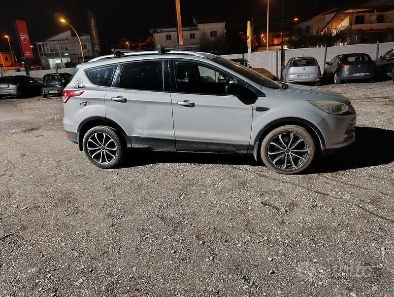Usata Ford Kuga 140 CV (102 kW) 2014 Grigio SUV