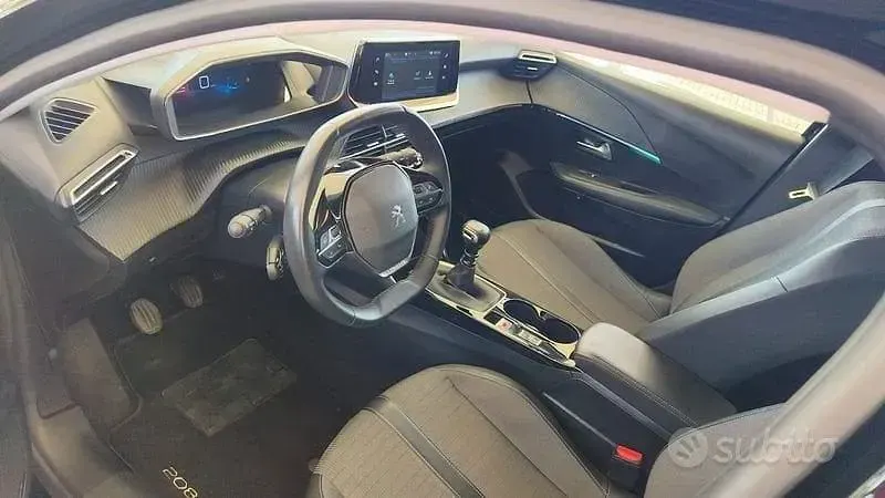 Begagnad Peugeot 208 Allure 102 HK (75 kW) 2023 Svart Halvkombi