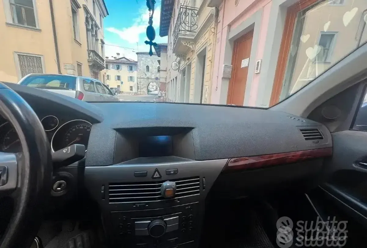 Usata Opel Astra 110 CV (80 kW) 2004 Grigio Berlina