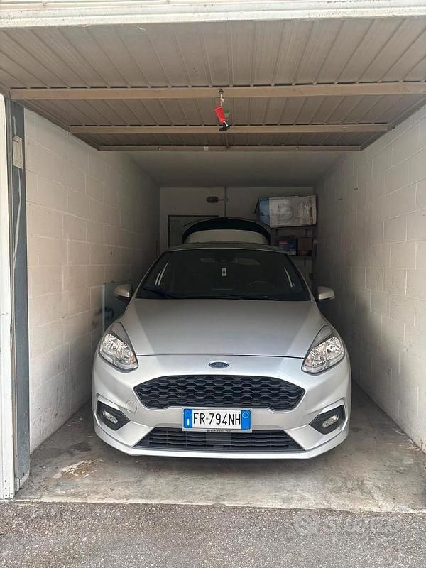 Usata Ford Fiesta 125 CV (91 kW) 2018 Grigio Utilitaria