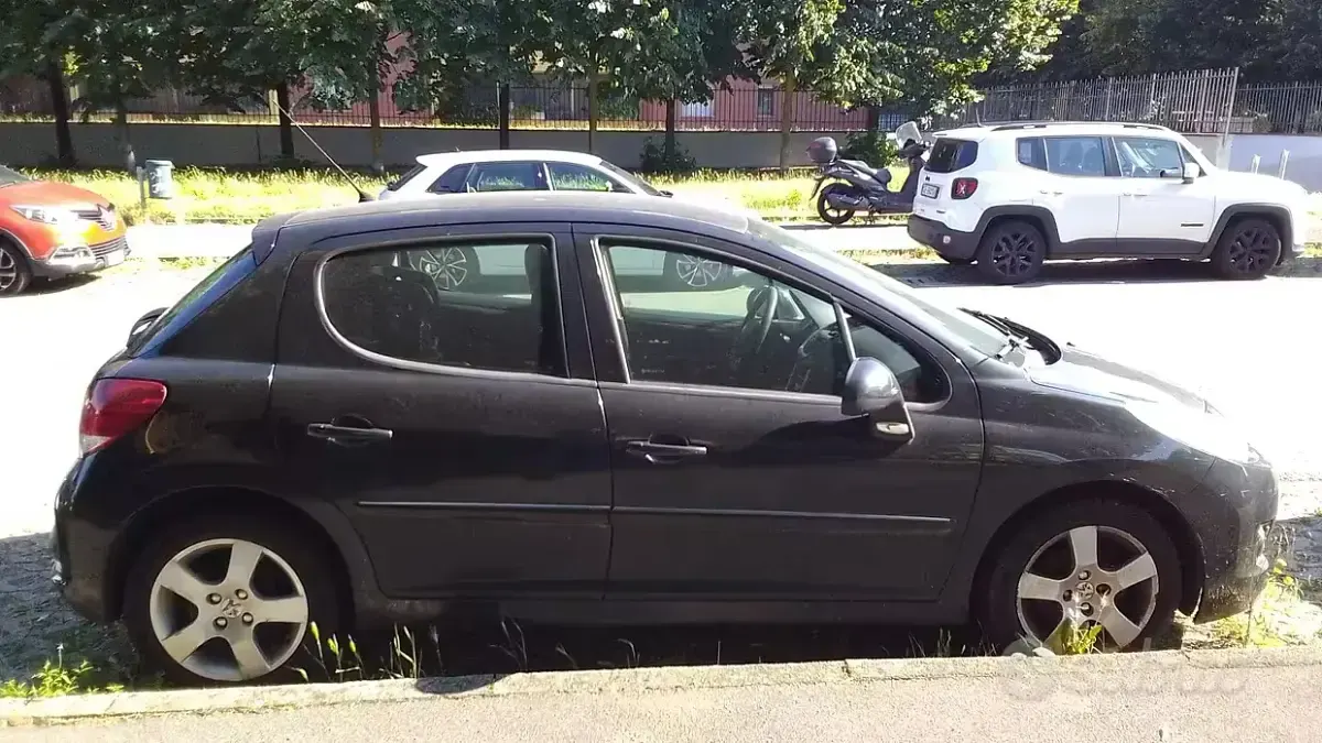 Usata Peugeot 207 92 CV (67 kW) 2011 Nero Berlina