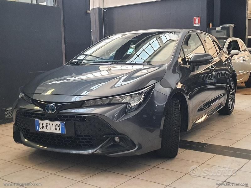 Usata Toyota Corolla Style 98 CV (72 kW) 2023 Grigio Berlina