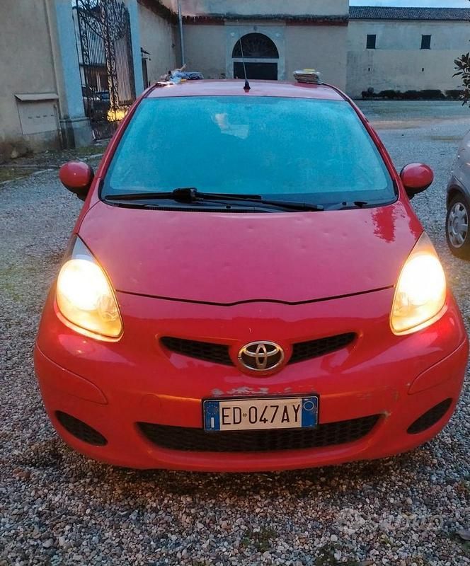 Usata Toyota Aygo 68 CV (50 kW) 2010 Rosso Utilitaria
