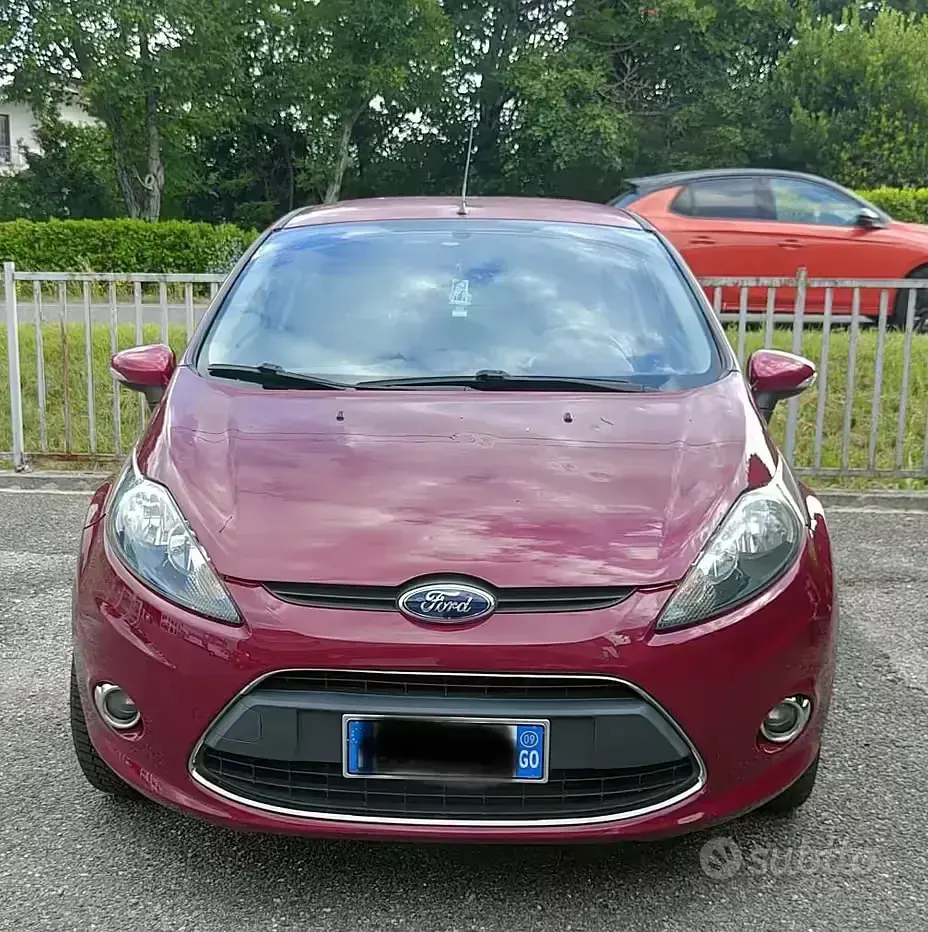 Usata Ford Fiesta Titanium 82 CV (60 kW) 2009 Viola Utilitaria