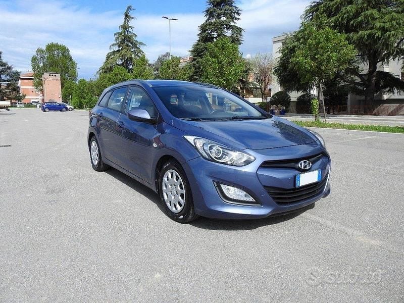 Usata Hyundai i30 Comfort 110 CV (80 kW) 2013 Blu Station wagon