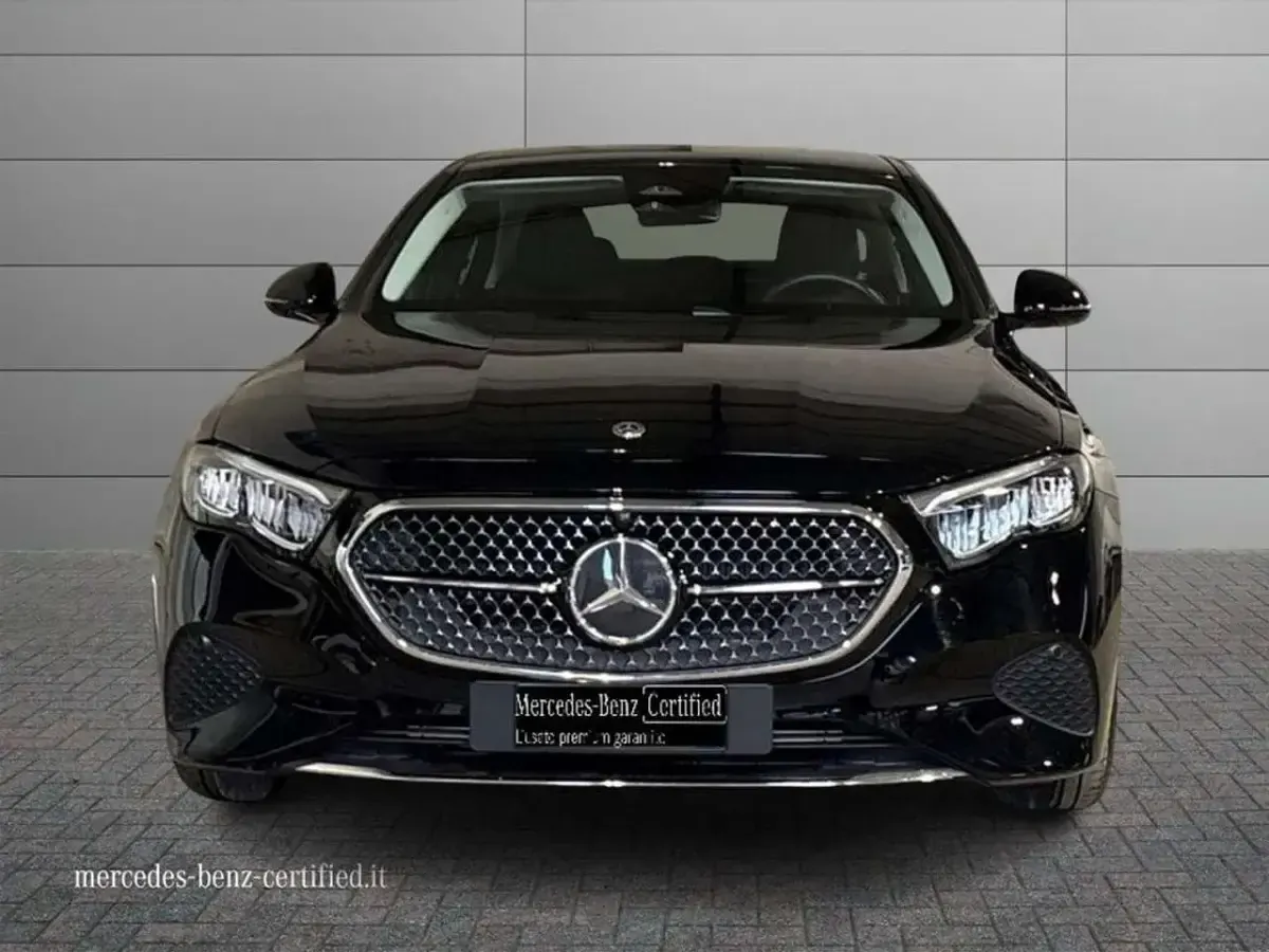Usata Mercedes E200 Advanced 163 CV (119 kW) 2025 Nero Berlina
