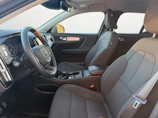 Usata Volvo XC40 Momentum 129 CV (94 kW) 2022 Grigio SUV