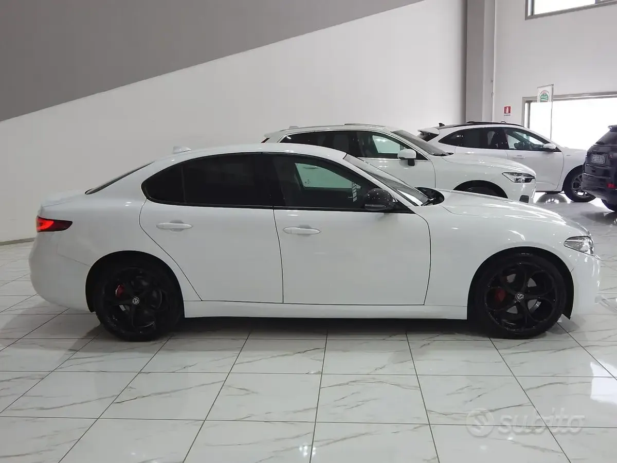 Używany Alfa Romeo Giulia Executive 160 KM (117 kW) 2019 Biały Sedan/Limuzyna