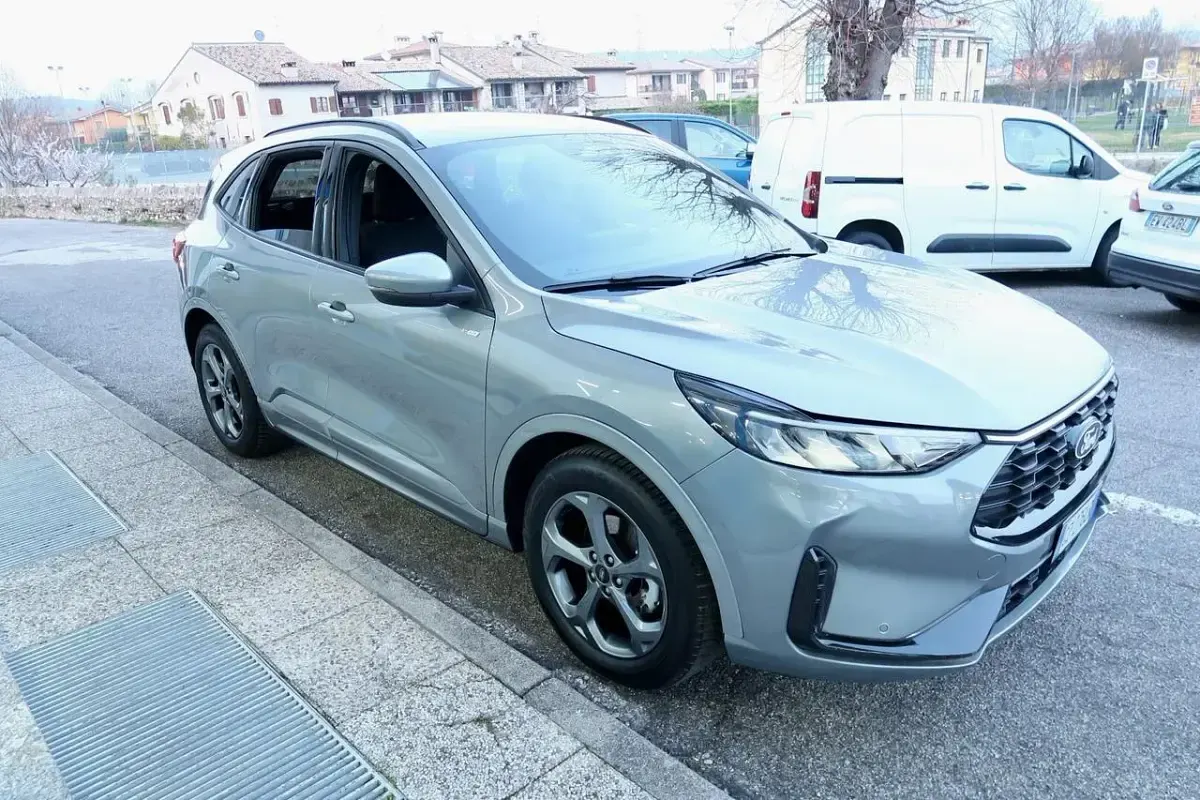 Usata Ford Kuga ST-Line 151 CV (111 kW) 2025 Grigio SUV