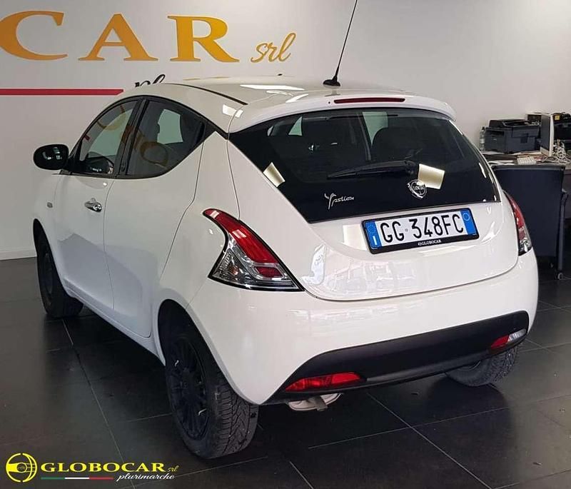 Gebraucht Lancia Ypsilon Silver 69 PS (50 kW) 2021 Weiß Kleinwagen