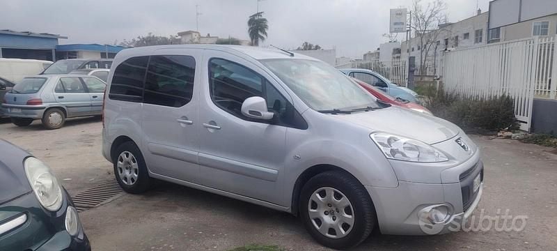 Usata Peugeot Partner Tepee Outdoor 92 CV (67 kW) 2011 Grigio Monovolume