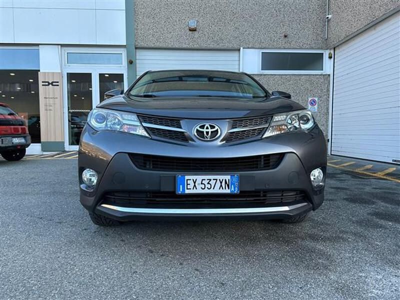 Usata Toyota RAV4 Lounge 124 CV (91 kW) 2015 Grigio scuro SUV