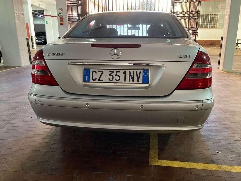 Argento Usata 2006 Mercedes E280 Classic Tre volumi | 8100 € (Cara) - Immagine 1/4