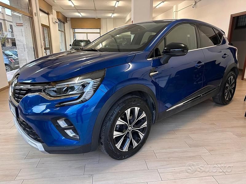 Usata Renault Captur Techno 100 CV (73 kW) 2023 Blu SUV