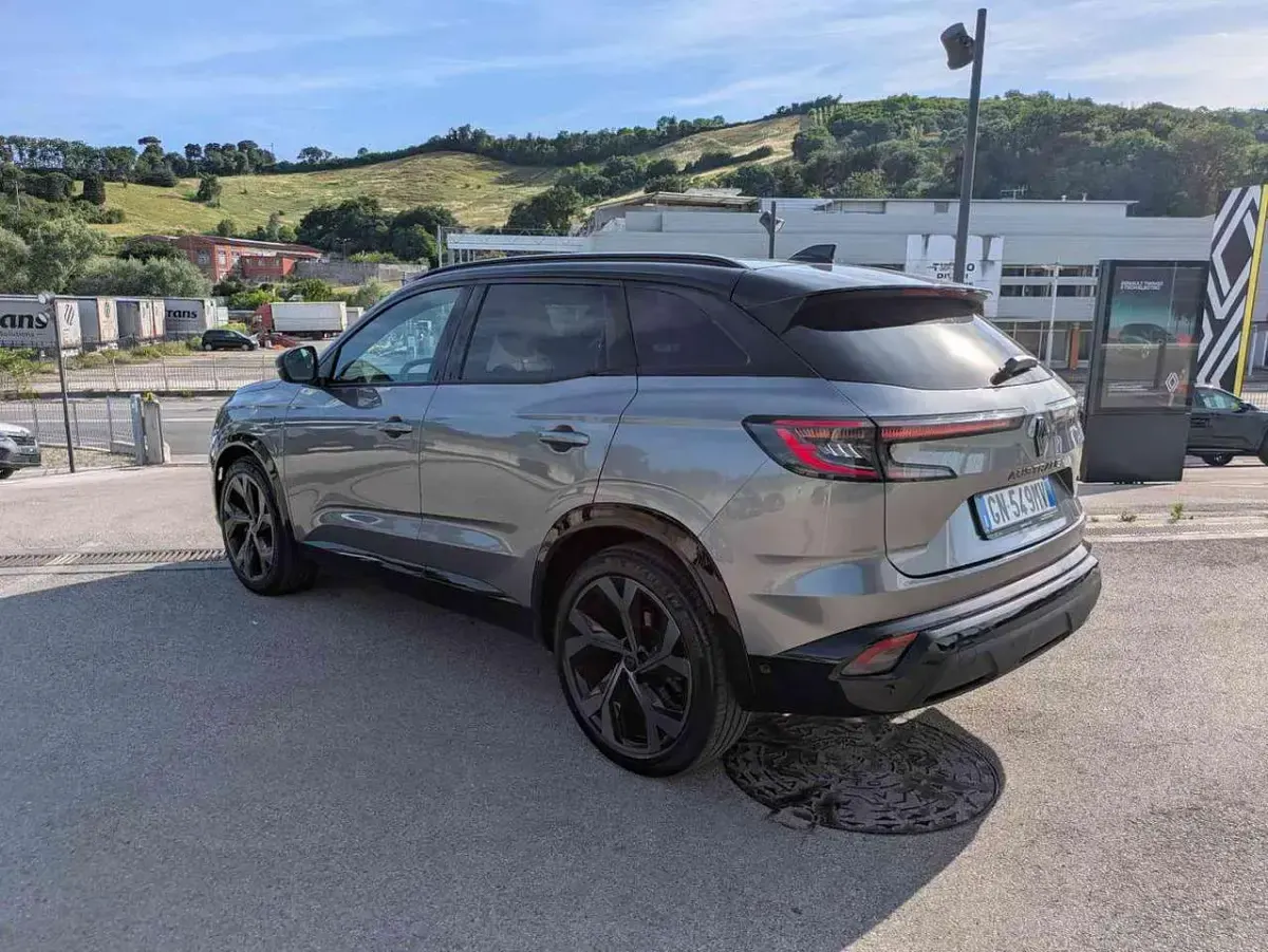 Usata Renault Austral Techno 131 CV (96 kW) 2023 Grigio SUV