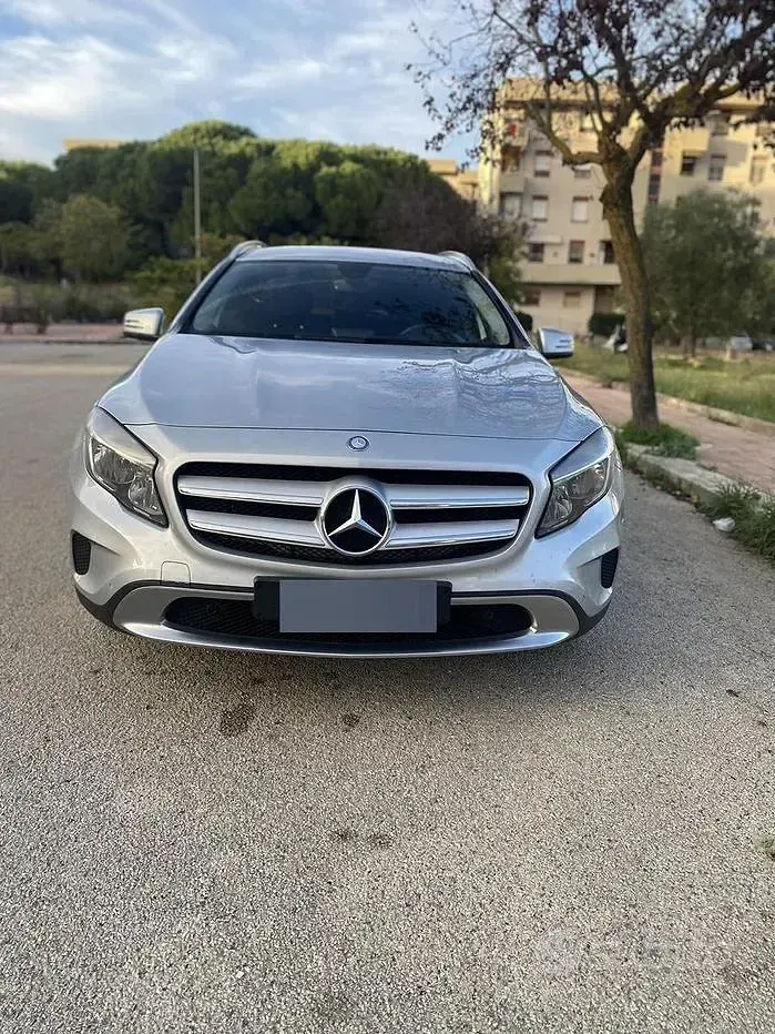 Usata Mercedes GLA200 136 CV (100 kW) 2016 Grigio SUV
