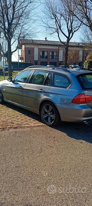 Grigio Usata 2009 BMW 320 Station wagon | 4300 € (Buon prezzo) - Immagine 1/4