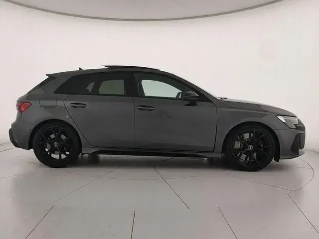 Usata Audi RS3 Sportback Comfort 400 CV (294 kW) 2025 Grigio daytona perla Utilitaria