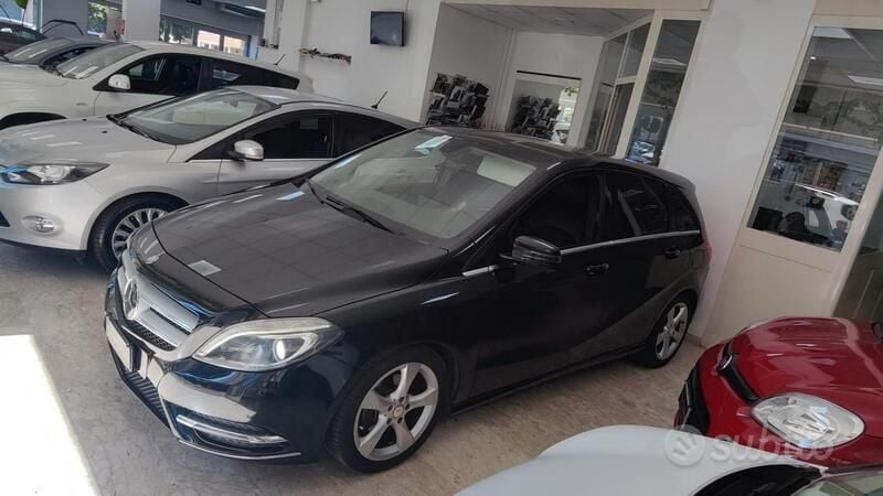 Nero Usata 2012 Mercedes B200 Premium Monovolume | 10.400 € (Molto cara) - Immagine 1/4