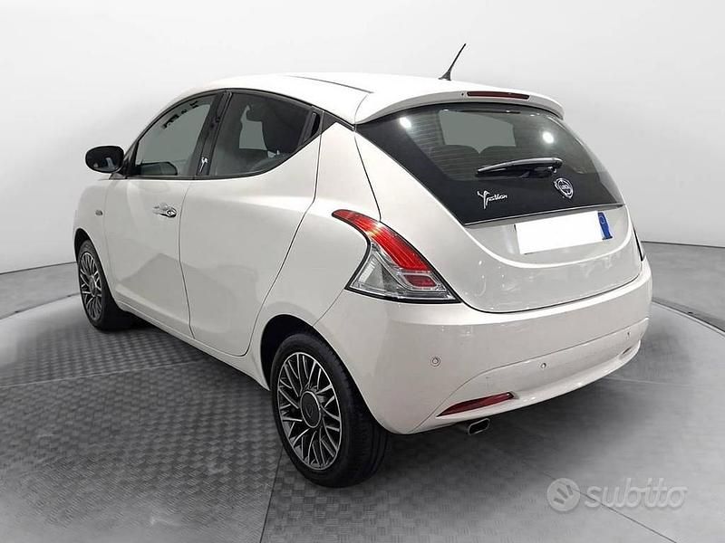 Usata Lancia Ypsilon Gold 69 CV (50 kW) 2016 Bianco Utilitaria
