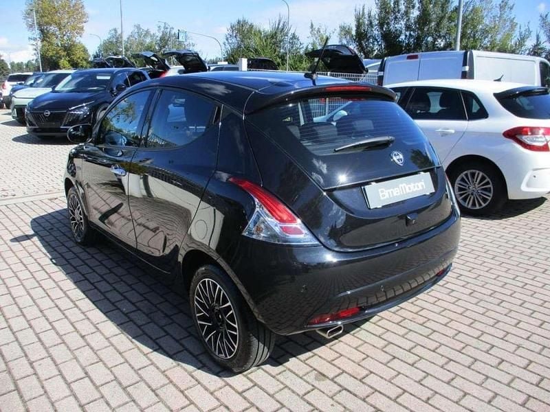 Usata Lancia Ypsilon 69 CV (50 kW) 2024 Nero Utilitaria