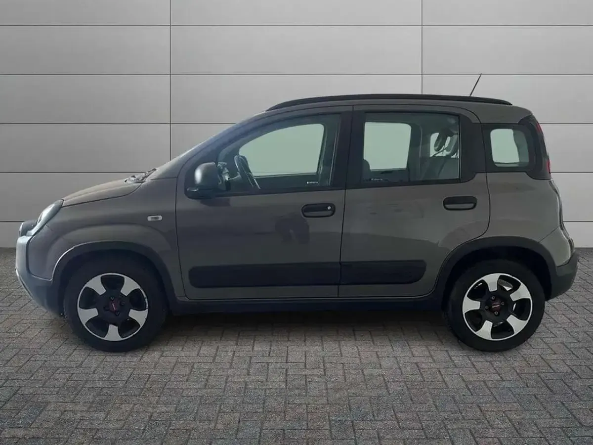 Usata Fiat Panda Cross Cross 70 CV (51 kW) 2021 Grigio scuro Utilitaria
