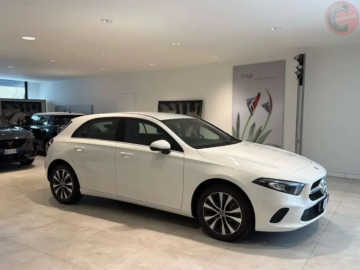 Usata Mercedes A250 160 CV (117 kW) 2022 Bianco Berlina