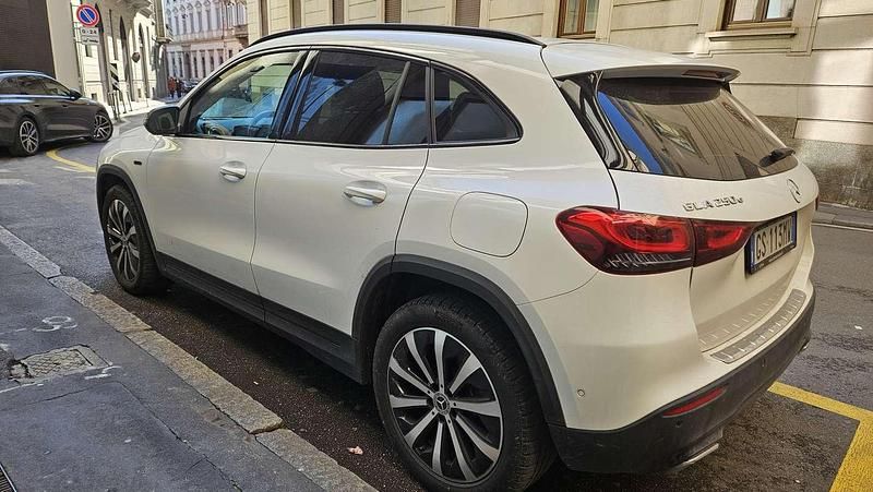 Usata Mercedes GLA250 Business 218 CV (160 kW) 2021 Bianco SUV